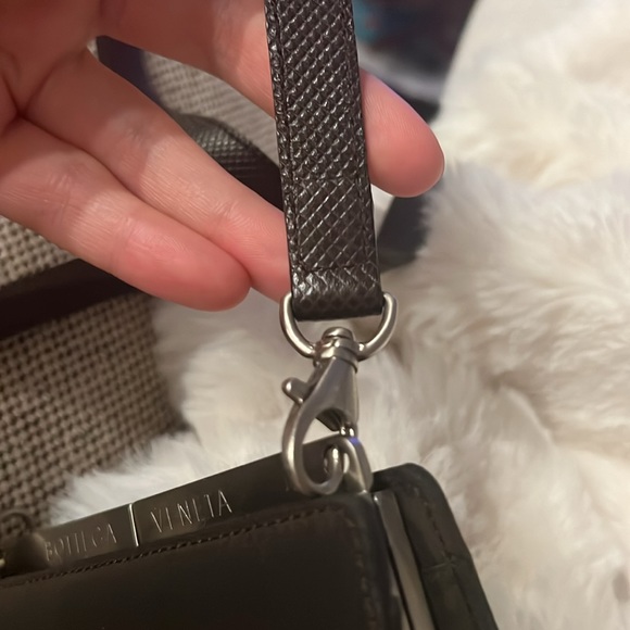 Bottega Veneta cross body bag/clutch- Authentic! - Picture 6 of 16